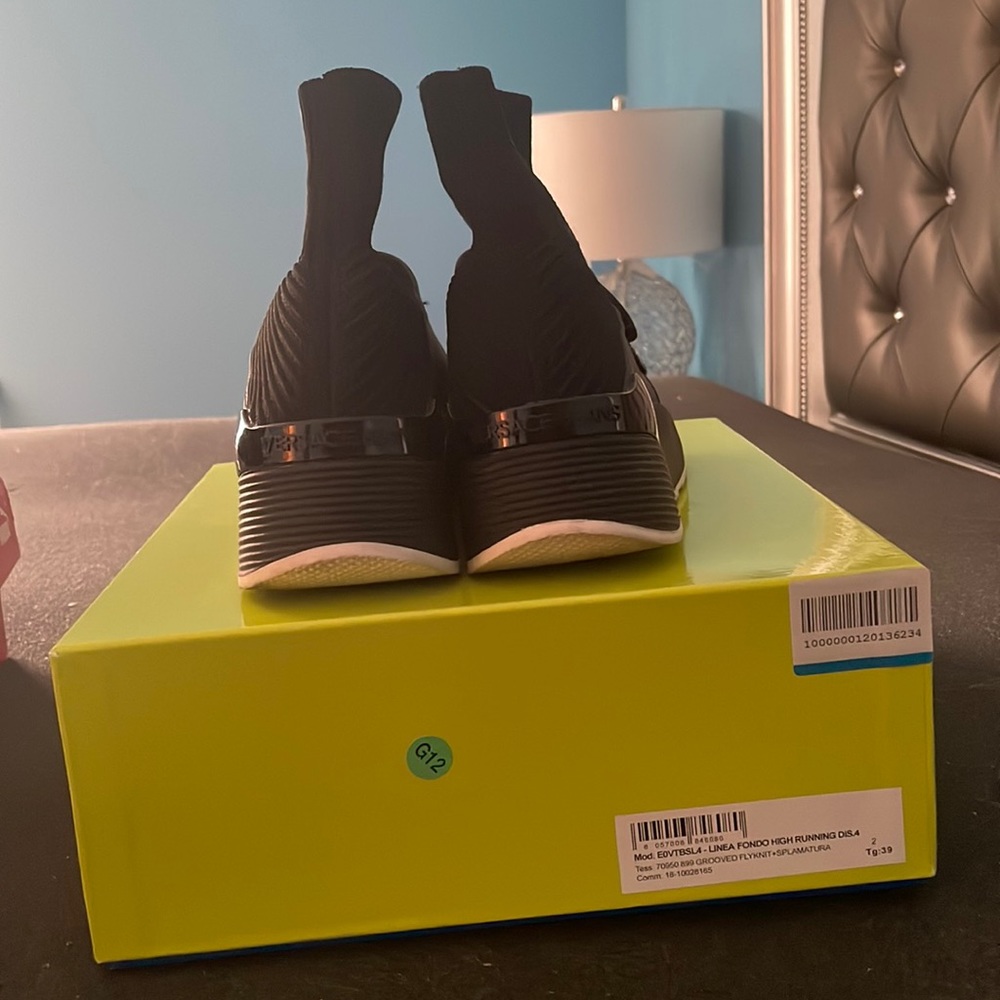Gently worn Versace jeans jeans sock sneakers. Comes with the original box.